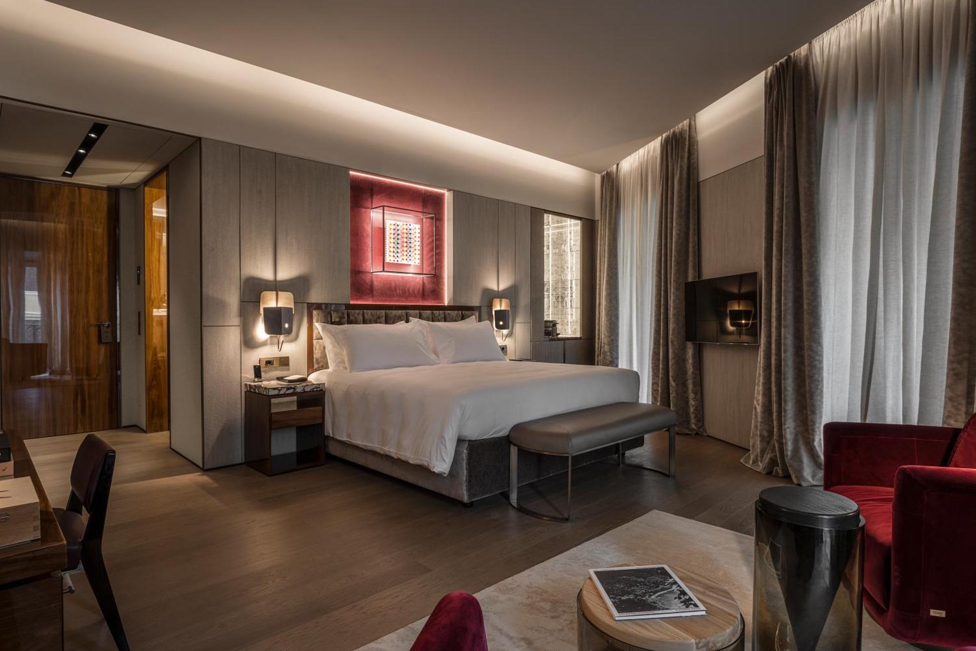 Fendi Private Suites - Small Luxury Hotels Of The World Рим Екстериор снимка