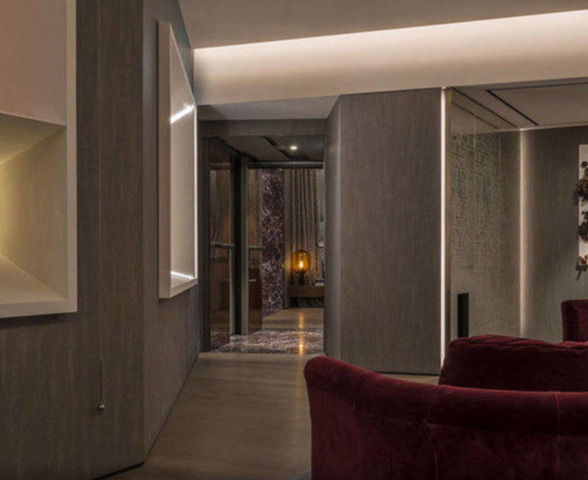 Fendi Private Suites - Small Luxury Hotels Of The World Рим Екстериор снимка